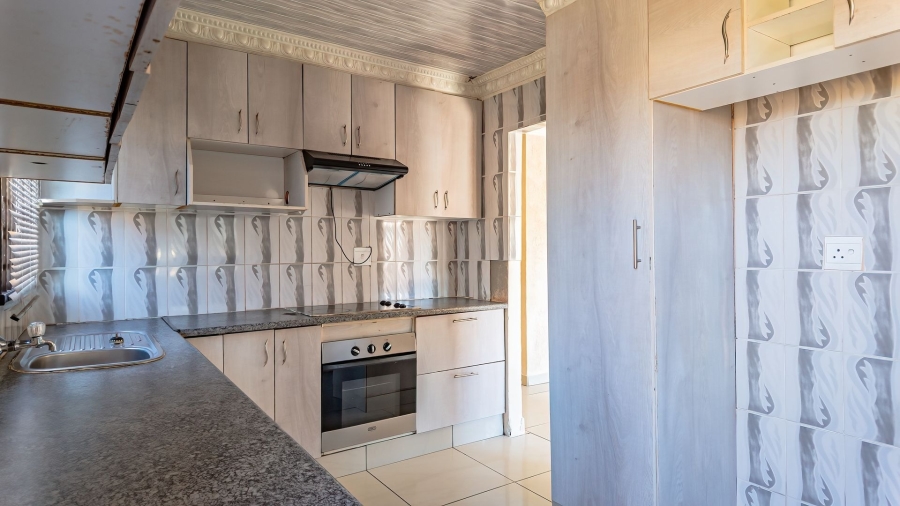 To Let 5 Bedroom Property for Rent in Tlhabane North West